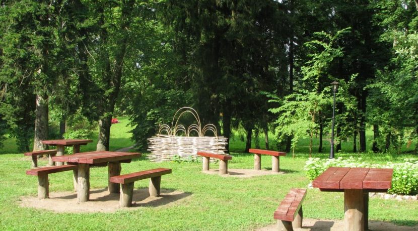 Červonkas (Vecsalienas) muižas pils parks