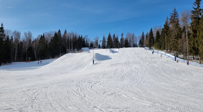 BAZA NARCIARSKA „EGĻUKALNS”