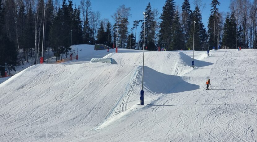 BAZA NARCIARSKA „EGĻUKALNS”