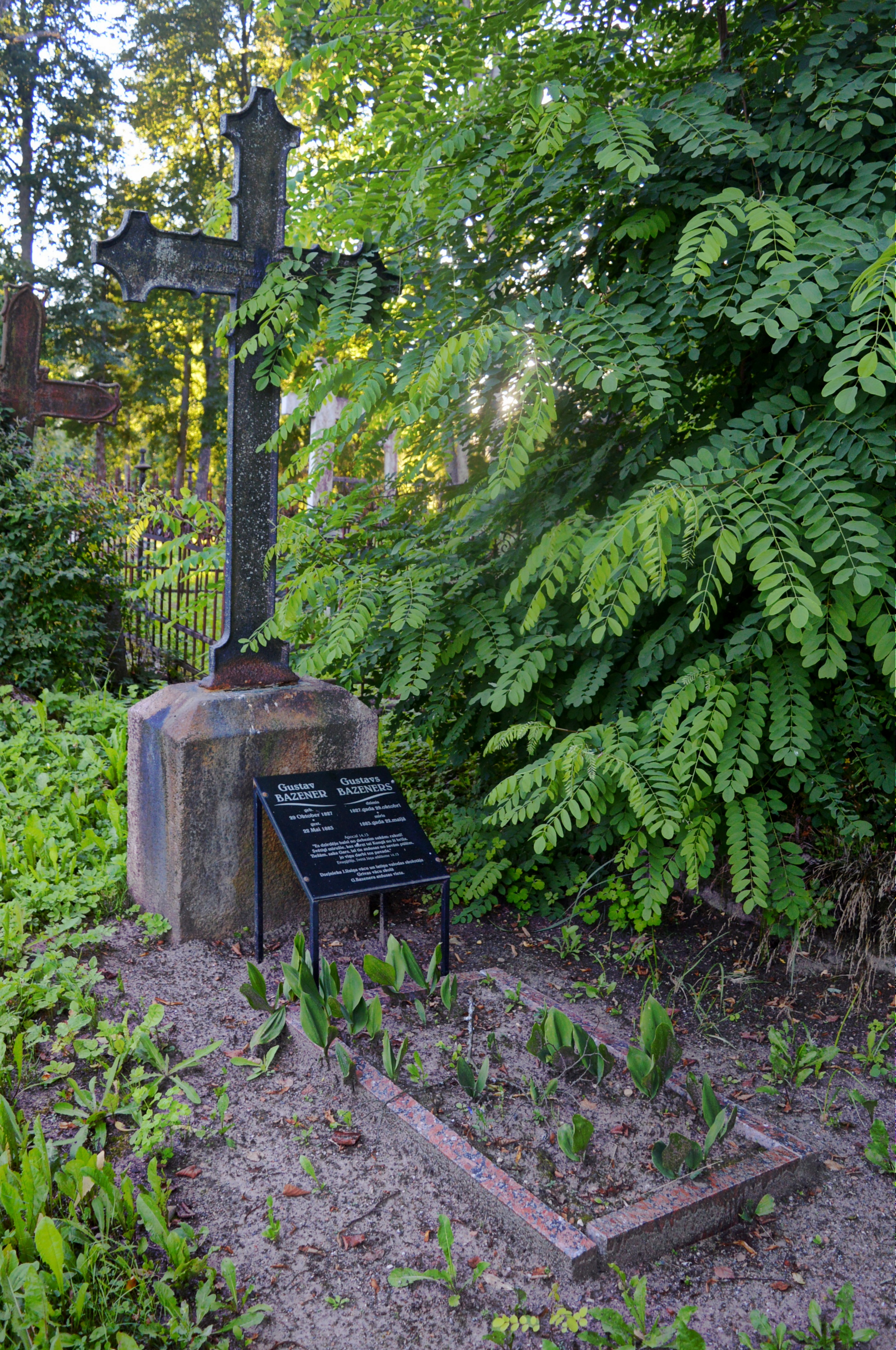 Raiņa skolotāja Gustava Bazenera kapa vieta
