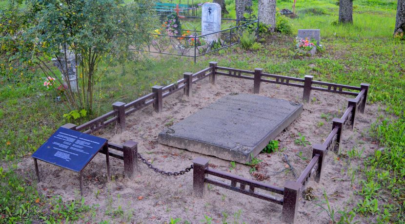 Grave of Birkineli Estate Owner Vidzeme Landmarshal Hamilkar fon Felkerzam