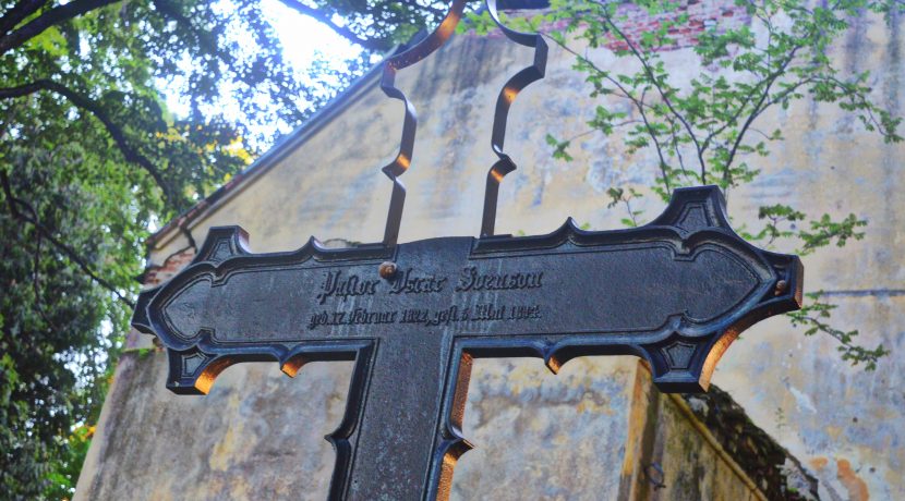 Могила первого учителя поэта Яниса Райниса Оскара Свенсона на Египетском лютеранском кладбищe