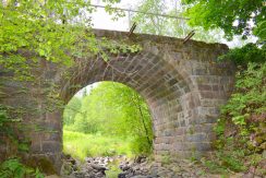 Pogulanka (Saliena) River and arch-shaped stone bridge