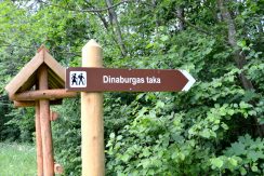 WANDERWEG DES SCHLOSSES DINABURGA