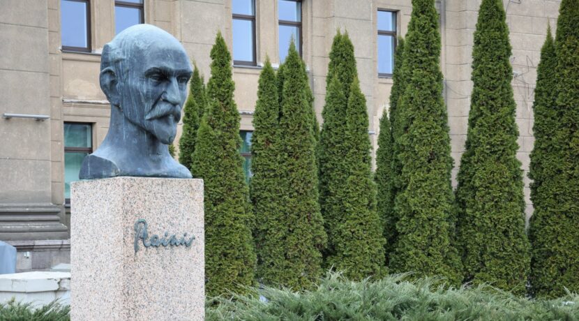 The bust of poet Rainis