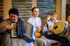 Tradīciju māja