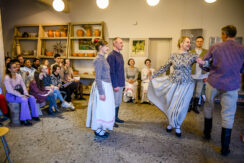 Tradīciju māja