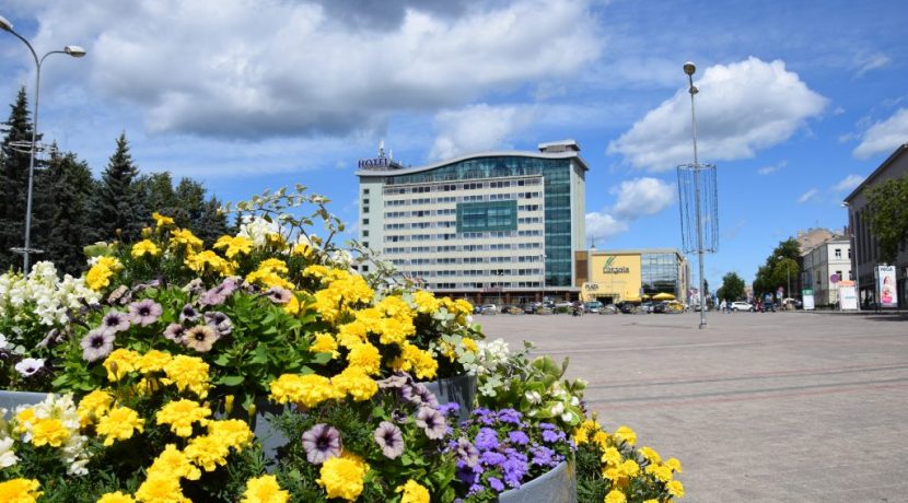 Vienības laukums /Platz der Einheit/