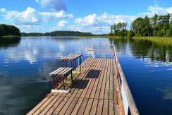 Well-equipped recreation place and beach on the Lake Medumi