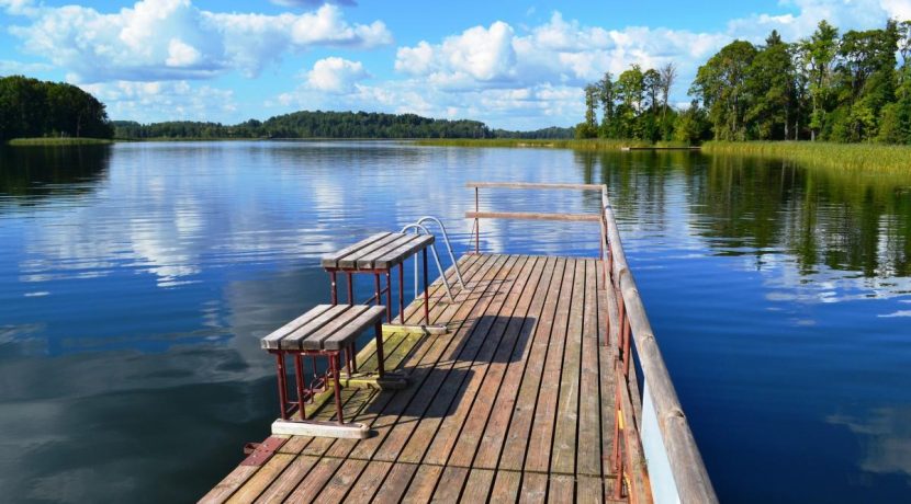 Well-equipped recreation place and beach on the Lake Medumi