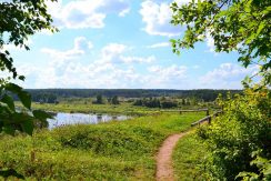 RUINE UND MODELL DES SCHLOSSES DINABURGA