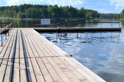 Well-equipped recreation place and beach on the Lake Medumi