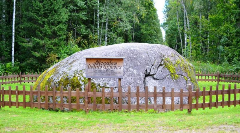 Большой Ницгальский камень