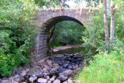 Pogulanka (Saliena) River and arch-shaped stone bridge