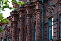 Budynki z czerwonej cegły w Daugavpils