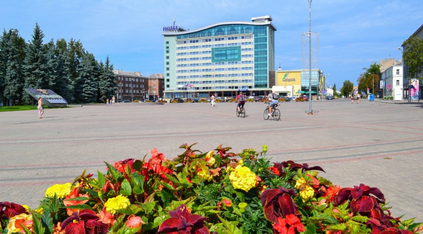 Vienības laukums /Platz der Einheit/