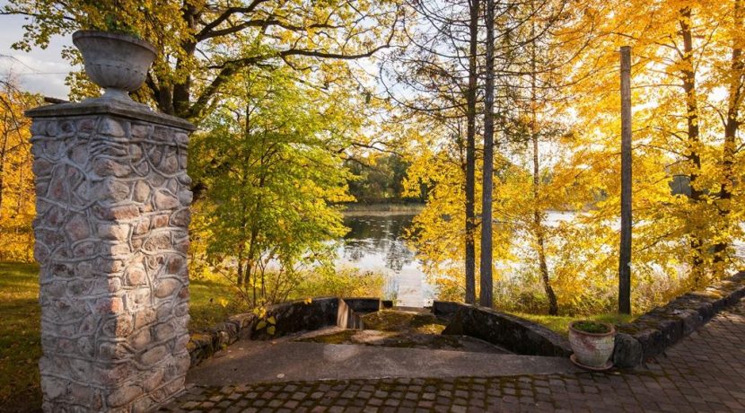 OŚRODEK WYPOCZYNKOWY „SAULESSTARI”