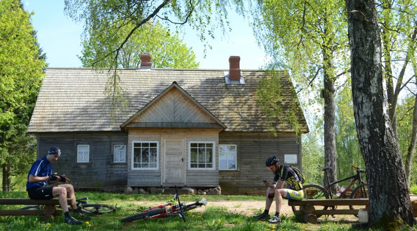 Latgalisko tradīciju un prasmju māja “Ambeļu skreine”