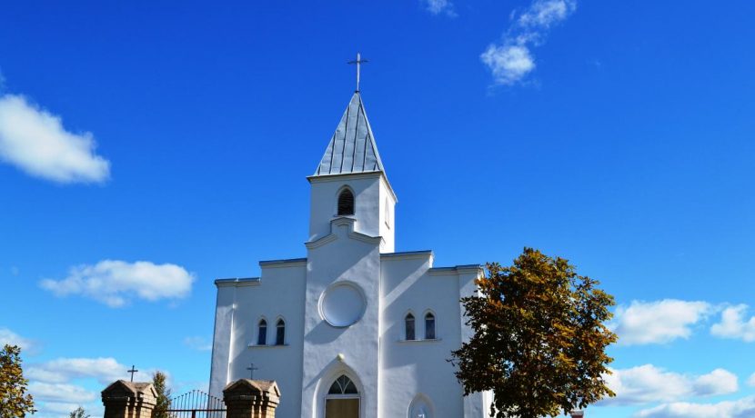 Demenes Vissvētākās Jēzus Sirds Romas katoļu baznīca