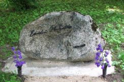 Emīlijas Plāteres piemiņas akmens