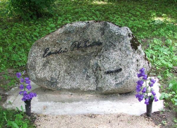 Памятный камень Эмилии Плятер