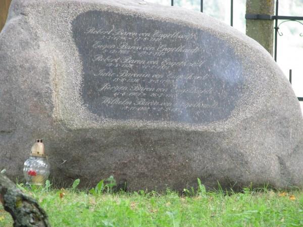 Grāfu Engelhartu dzimtas kapi