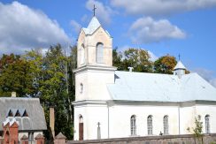 RÖMISCH-KATHOLISCHE KIRCHE DES HEILIGES KREUZ IN JAUNBORNE