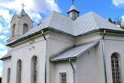 RÖMISCH-KATHOLISCHE KIRCHE DES HEILIGES KREUZ IN JAUNBORNE