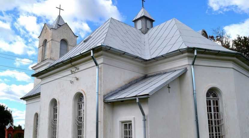 RÖMISCH-KATHOLISCHE KIRCHE DES HEILIGES KREUZ IN JAUNBORNE