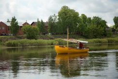 Izbraucieni pa Daugavu ar plostu „Sola” vai liellaivu “Dina”