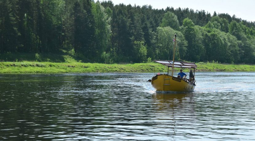 Водные прогулки по Даугаве на плоту „Sola” или лодке „Dina”