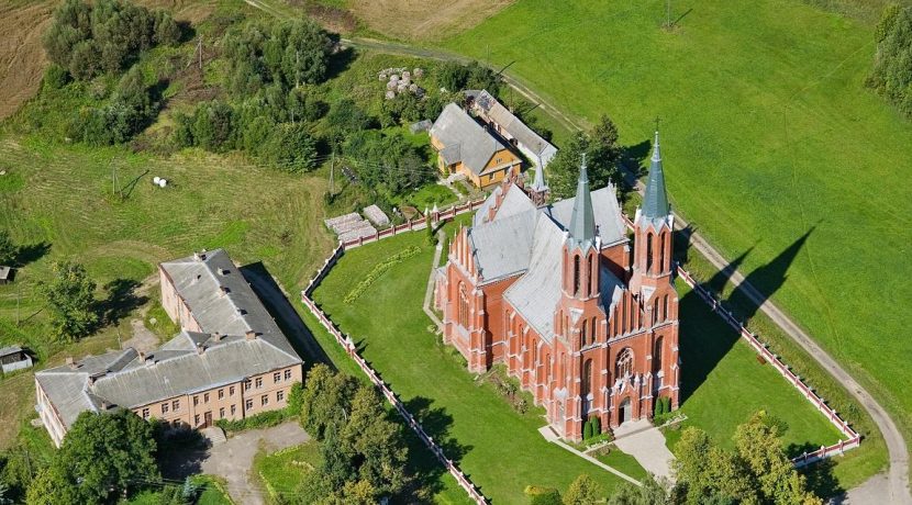 RÖMISCH-KATHOLISCHE KIRCHE DES HEILIGSTEN HERZENS JESU IN LĪKSNA