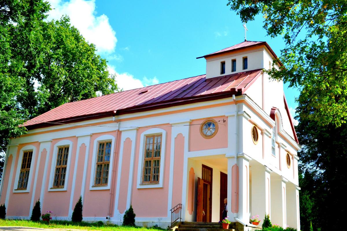 Römisch-katholische Kirche St. Jānis der Täufer in Medumi