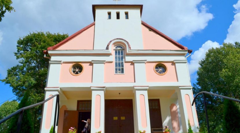 Römisch-katholische Kirche St. Jānis der Täufer in Medumi