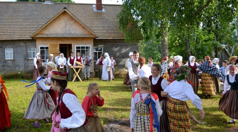 Latgalisko tradīciju un prasmju māja “Ambeļu skreine”