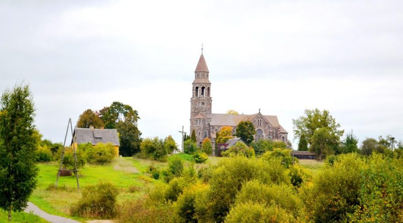 Roman Catholic Church of St. John the Baptist in Viski