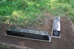 Holokausta memoriālā vieta Dzelzceļnieku dārzā