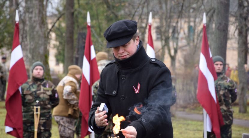 Atjaunotā Brīvības cīņās kritušajiem karavīriem veltītā pieminekļa atklāšana