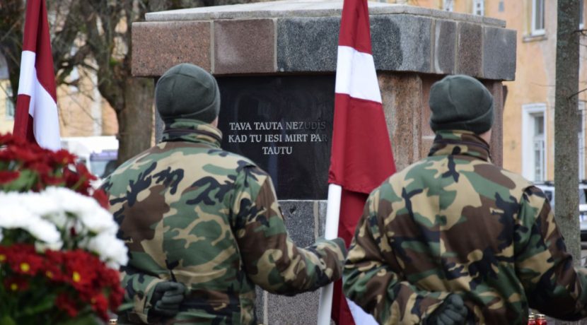 Atjaunotā Brīvības cīņās kritušajiem karavīriem veltītā pieminekļa atklāšana