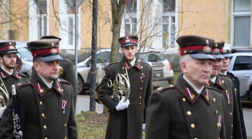 Atjaunotā Brīvības cīņās kritušajiem karavīriem veltītā pieminekļa atklāšana