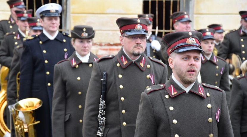 Atjaunotā Brīvības cīņās kritušajiem karavīriem veltītā pieminekļa atklāšana