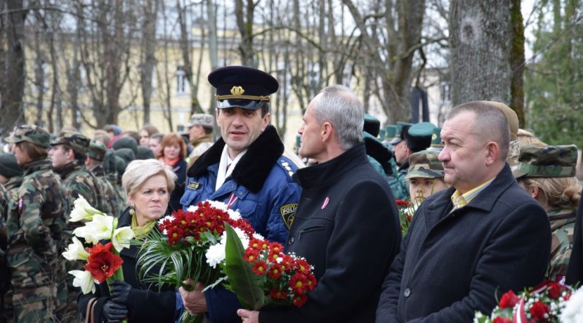 Atjaunotā Brīvības cīņās kritušajiem karavīriem veltītā pieminekļa atklāšana