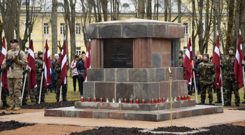 Открытие восстановленного памятника воинам Латвийской армии