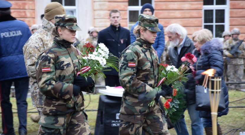 Открытие восстановленного памятника воинам Латвийской армии