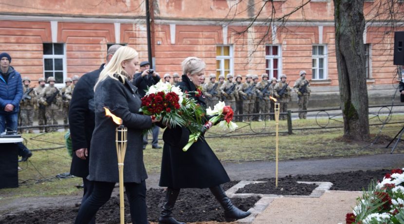 Открытие восстановленного памятника воинам Латвийской армии