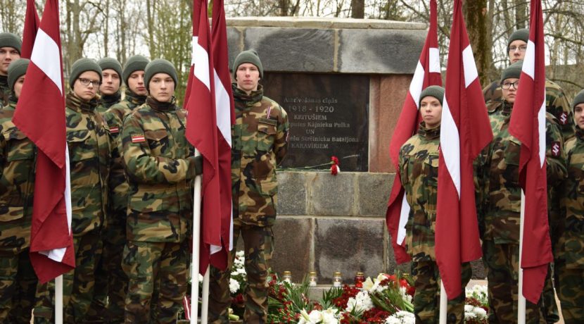 Atjaunotā Brīvības cīņās kritušajiem karavīriem veltītā pieminekļa atklāšana