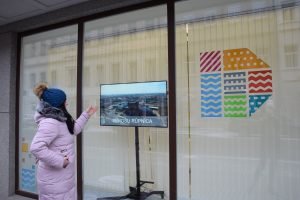 Daugavpils tūrisma informācijas centra skatlogā uzstādīts TV ekrāns