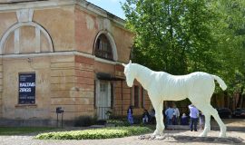 В Даугавпилсской крепости открылась художественная галерея «Baltais zirgs»
