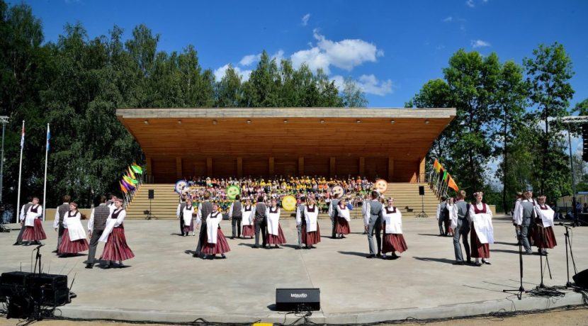 Skolu jaunrades festivāls “Svētku prieks”