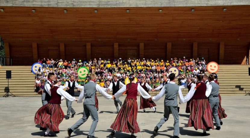 Skolu jaunrades festivāls “Svētku prieks”